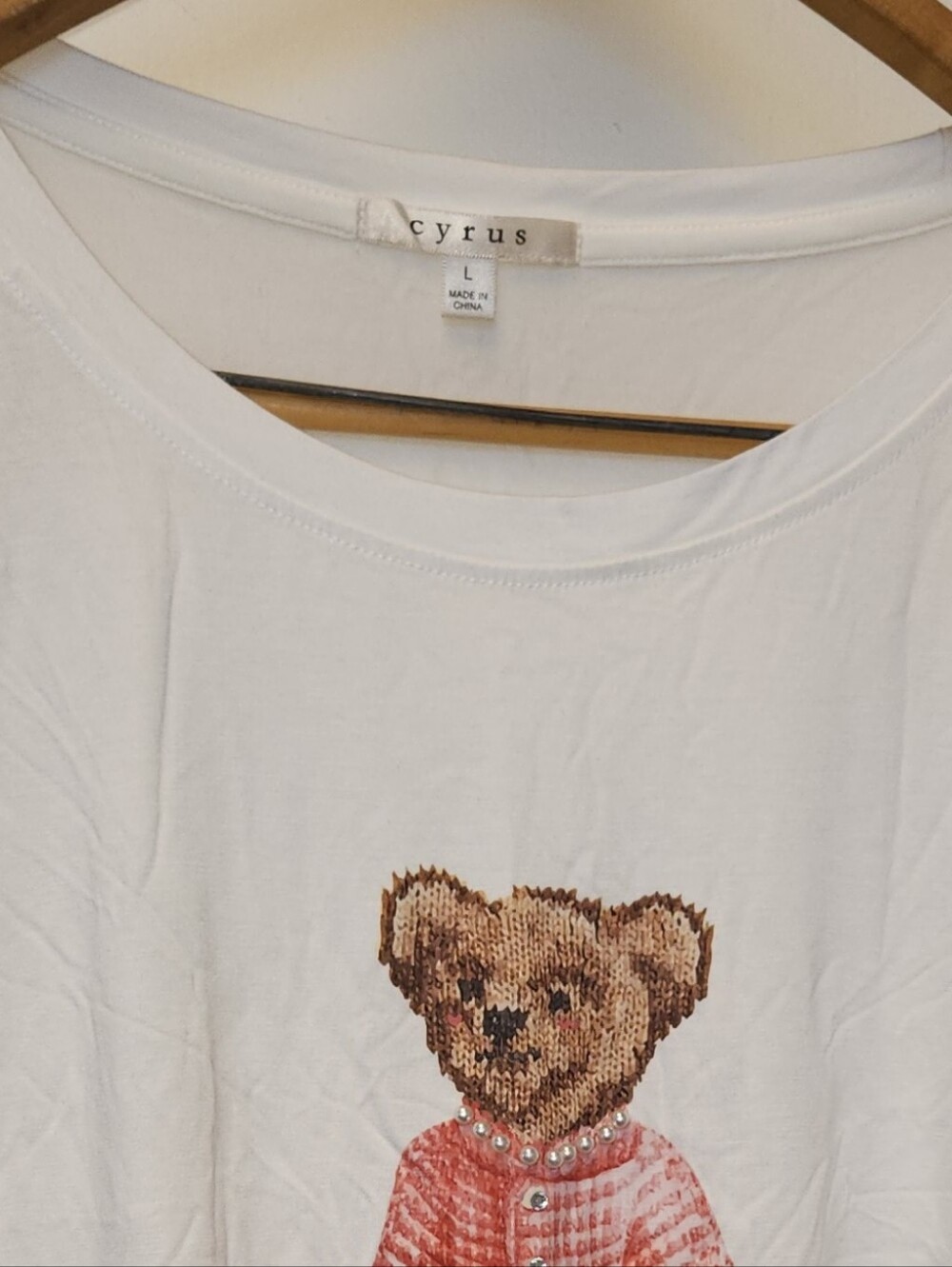 Cute Cyrus White Tee W/ Teddy Bear Wearing Pearls & Rhinestones. L - Picture 6 of 8